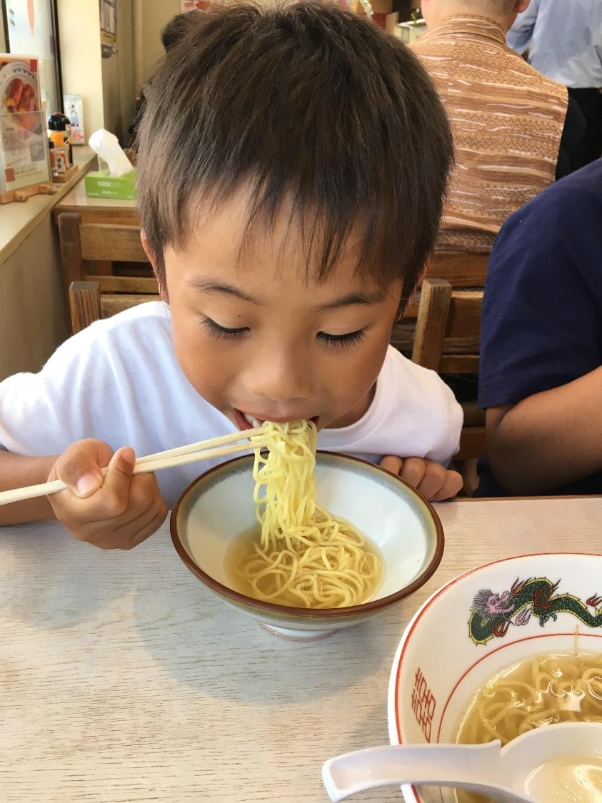 昼休みは一緒にラーメン