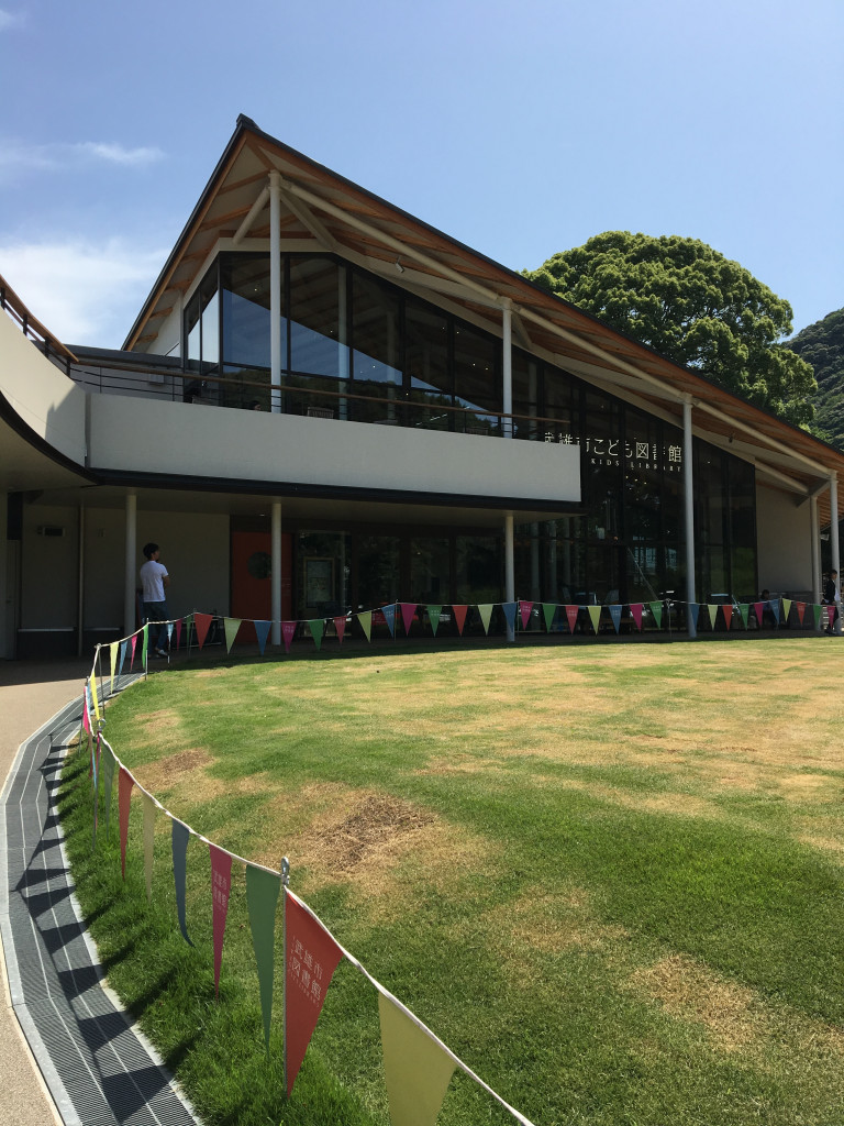 武雄市こども図書館